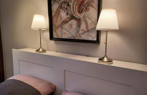 Kleine Galerie Apartment für 3 mit Küche Kamin Netflix Parken und Hofladen - Foto 11