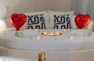 Suite romantique Santorini avec Balnéo & Sauna - Foto 7