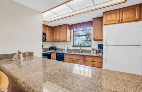 Walk From Lanai to Pool and More - Photo 12