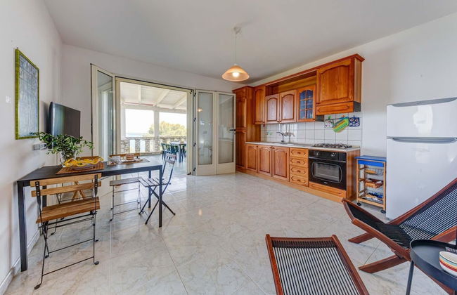 And001 in Andrano With 4 Bedrooms and 2 Bathrooms - Foto 5