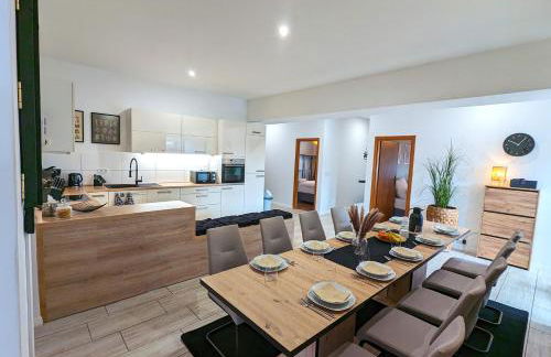 BesTime - 5 Schlafzimmer, Wohnzimmer, Küche, Waschtrockner, Terrasse, Smart-TVs, Netflix, Tischfußball - Foto 15