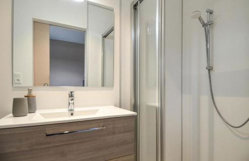 Lovely Home In Mejannes Le Clap - Photo 24