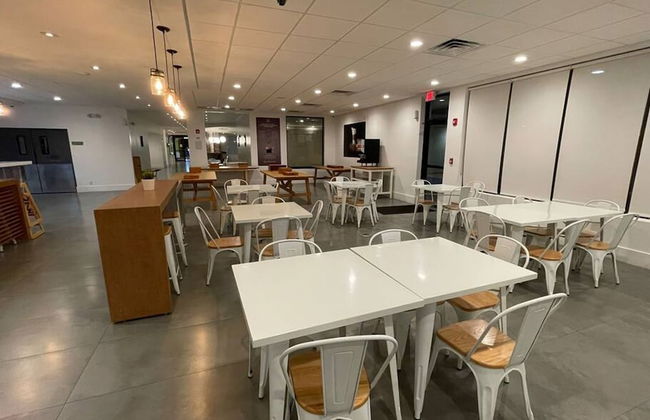 Newly Room in Cozy Hotel With Super Location Parks - Foto 28