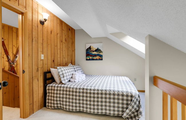 Valley Escape - Photo 25