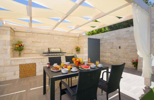 TWIN'S HOME LUXURY SUITES - Photo 24