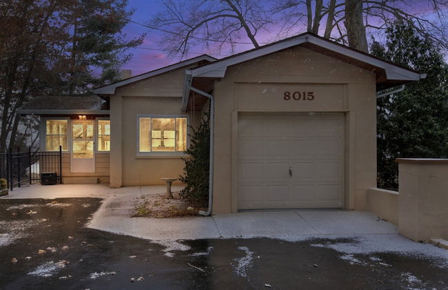 Amazing Lakefront Retreat On Long Lake! 2 Bedroom Home by RedAwning - Foto 42