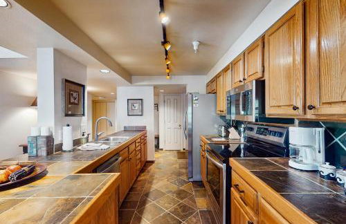 Torian Plum Condominiums - Foto 36