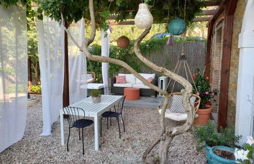 Private Stone Cottage with Starlink & Lake View - Foto 4