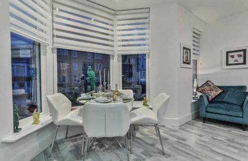 The Monroe - 2nd Floor - Luxury for up to 4 guests near Open Air Theatre and North Bay - Foto 16