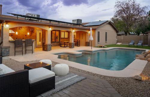 Champions Oasis Home - Near the Stadui2007m withPool & Grill - Photo 1