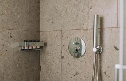 Bright & Contemporary Home with Balcony in Vibrant Piraeus - Foto 28