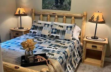 Helen, GA Bear Paw Haus 4 bdrm, sleeps 10, fire pit, pool table, on Golf course - Foto 15