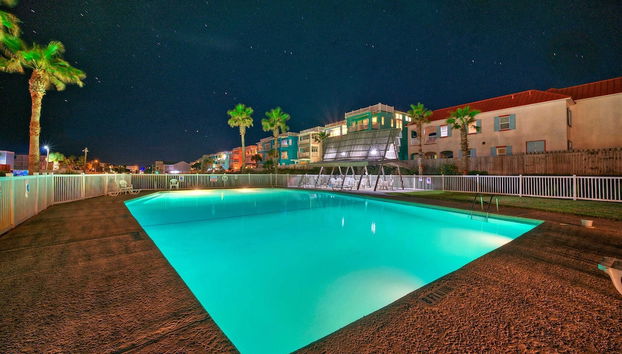 Studio w/ Balcony, Pools & Direct Beach Access Seaside Blessing by Avantstay - Foto 3, Interior