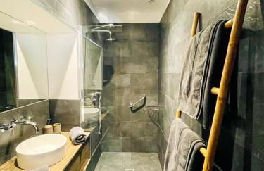 AU BORD DE L'EAU Studio climatisé avec Terrasse et vue mer à 40m de la plage - Foto 14