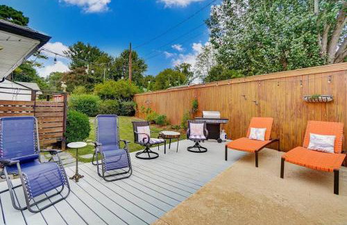 Poolside Bungalow with Fire Pit Fun and King Suite - Foto 29