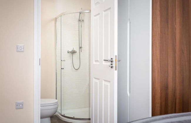 Elliot Oliver - 2 Bedroom Town Centre Apartment - Photo 7