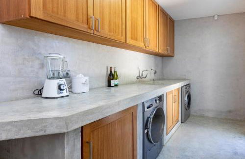 Modern Villa with Seaviews Sleeps 14 - Foto 22