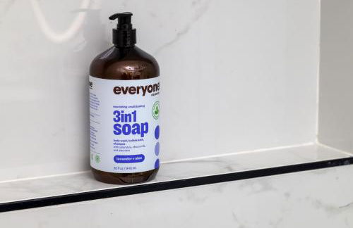 Pasadena Charming Vacation Home with Hot Jacuzzi - Photo 18