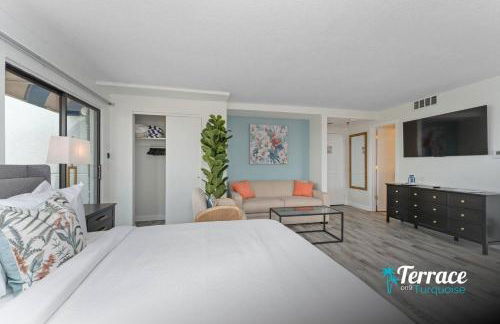 Fireworks View Studio Condo with Terrace and Kitchenette - Foto 18