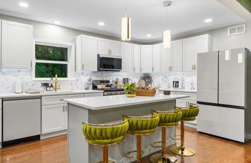 Elegant 5BR Home Sleeps 14 Minutes from DC - Russell - Foto 29