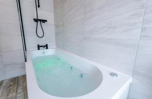 Serene & Contemporary Hoole House - Photo 4