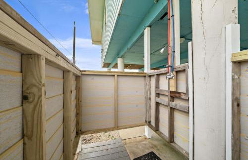 2nd Row Home Close to Beach - Foto 28