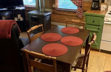 Beautiful Waterfront Cabin with Hot Tub near Winston-Salem, North Carolina - Foto 9