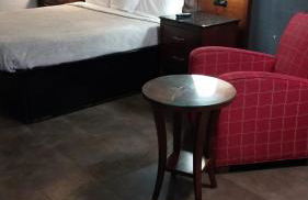 King Bed Hotel Room 149 - Foto 1