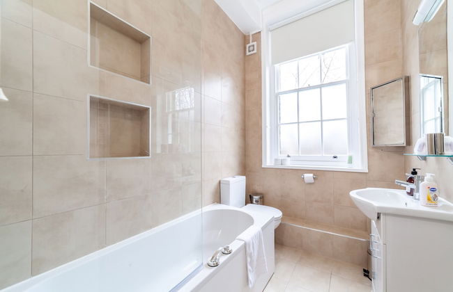 Spacious 3-bed flat by popular Waterloo - Photo 27