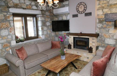 Petrines Villes Avramilias - Photo 76