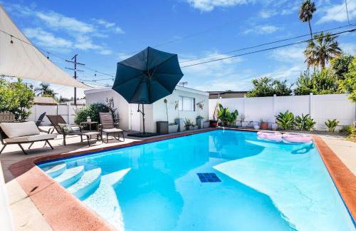 SoCal Retreat with Pool and Spacious Backyard - Foto 16