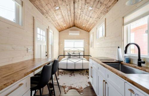 Stay Portland - The Tiny Farmhouse on Alberta - Photo 1