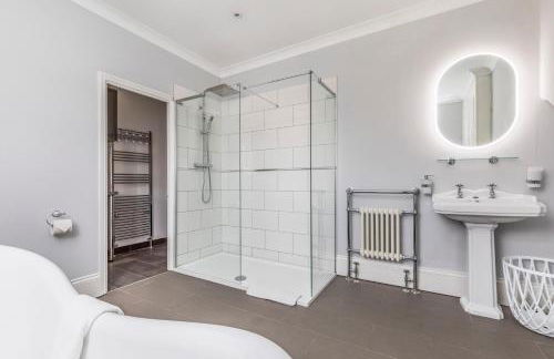 Ashbys Deluxe Studios with Free Spa included - Foto 31