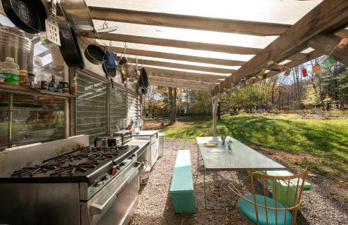 Gorgeous Fully Restored Caravan Nestled in the Trees Along Silver Lake for a Unique Vacation in Woodridge, New York - Foto 22