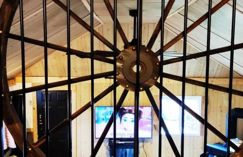 Wolf's Cabin-Walk to Downtown Noblesville - Foto 28