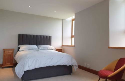 Exceptional 4 bed converted church with hot tub - Photo 6