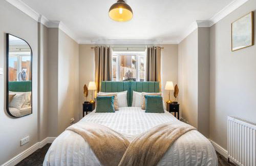 Stylish 5-Bedroom House, Accommodates 10, Fast Wi-Fi & Private Garden - Foto 37