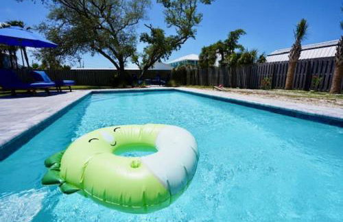 Southern Mermaid Cottage- Pet Friendly Fenced - Photo 43