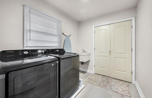 Stunning Lake views with King beds for HPU, Furniture Market, Greensboro, Winston - Photo 26