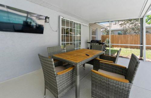 Relaxing 3BR Heated Pool & Hot Tub Retreat - Foto 28