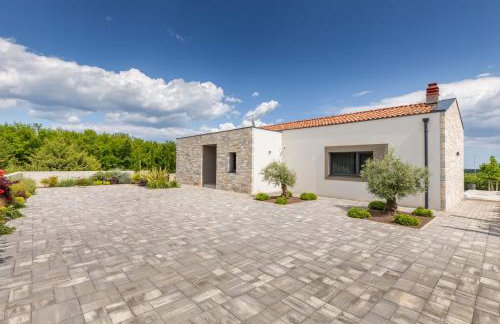 Villa Lastine by Villsy - Photo 21