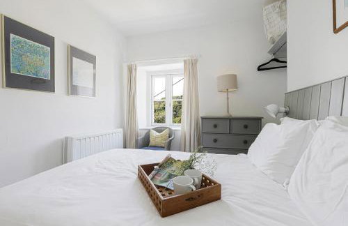 Coastguard Cottage - set in an elevated position with fabulous views overlooking Portloe - Photo 15