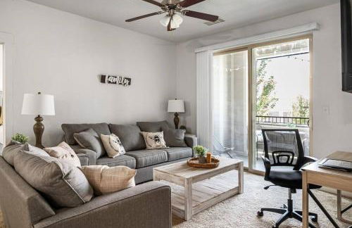 Bee Chic in SoJo w/hot tub+gym+local ski slopes - Foto 11