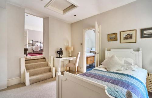 Luxury Big House Berkeley House near Bath - Photo 60