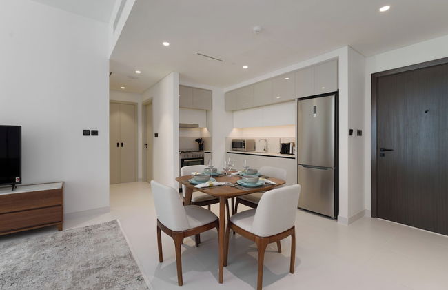 Maison Privee - Upscale Apt w/ Partial Dubai Marina & Palm Views - Photo 9