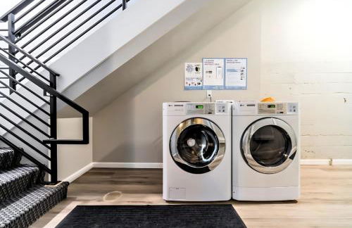 Cozy Micro Suite Unit 12 Sleeps 2 Minutes to Downtown - Foto 10