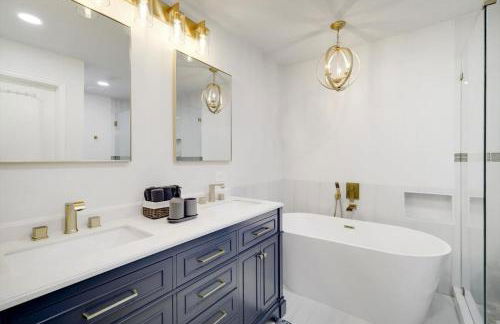 Highland Village - 4BR w Backyard Pool Oasis - Foto 22