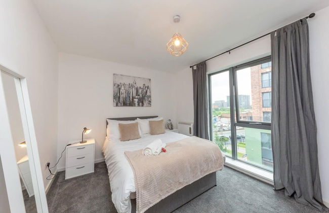 Beautiful 1-bed Apartment in Salford - Photo 3