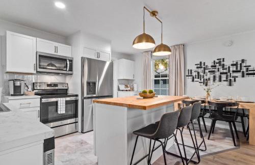 Game Room and Huge Yard with Fire Pit Yard Games and BBQ Near UE and Downtown - Foto 17