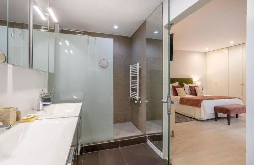 Spectacular 2-Bedroom Apartment with Stunning Retiro Park Views In the Heart of Barrio Salamanca - Photo 13